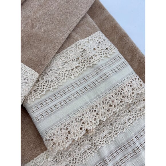 Avanti By Springsmaid Towel Set With Lace Trim - Picture 3 of 6